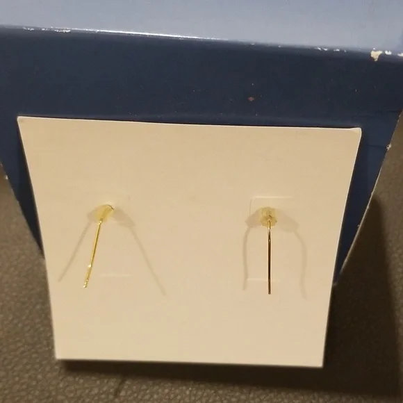 Jewelry - Picture 2 of 3